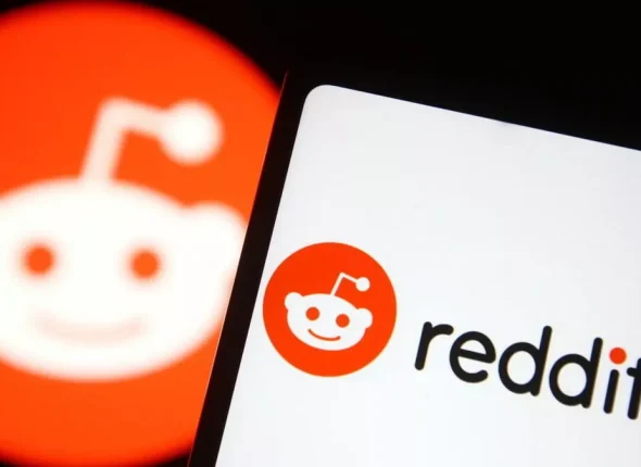 0_In-this-photo-illustration-a-Reddit-logo-is-seen-on-a-mobile